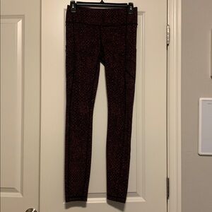 Lululemon Speed Tight V, Sz 4, 29 inches
Good Condition